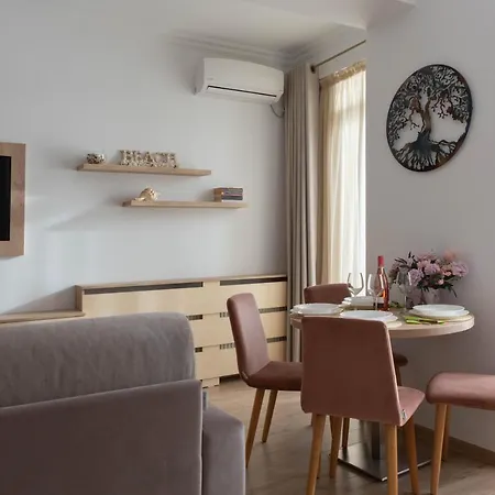 Le Bonheur Apartment *