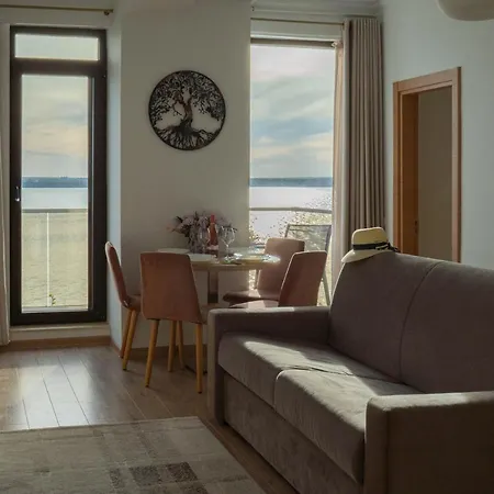 Le Bonheur Apartment *