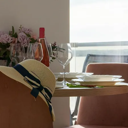 Le Bonheur Apartment Mamaia