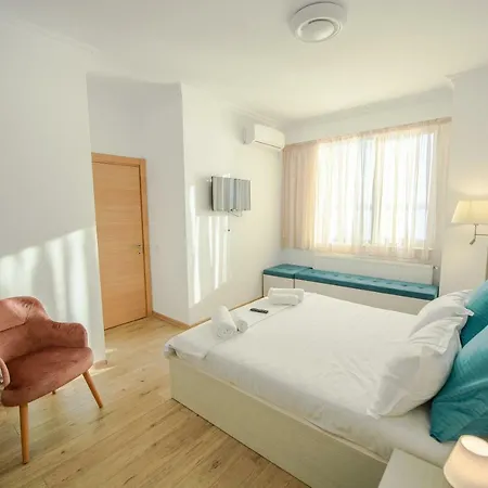 Le Bonheur Apartment *
